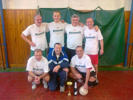 Rad hore: Juraj, David, Milan, Šagi dolu: Pišta, Jaro, Štefan